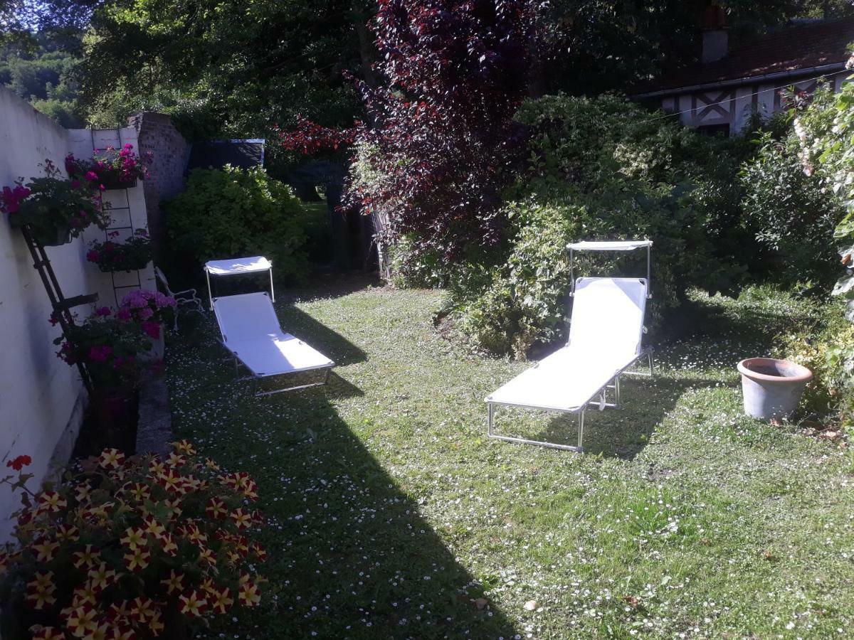 Gite Au Bord Du Lac Montville Bagian luar foto